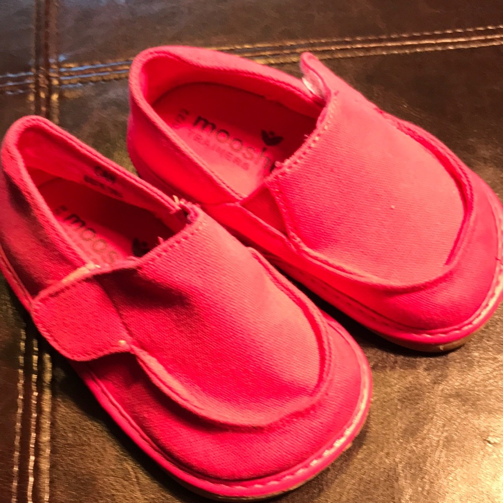 Girls hott pink Velcro loafers